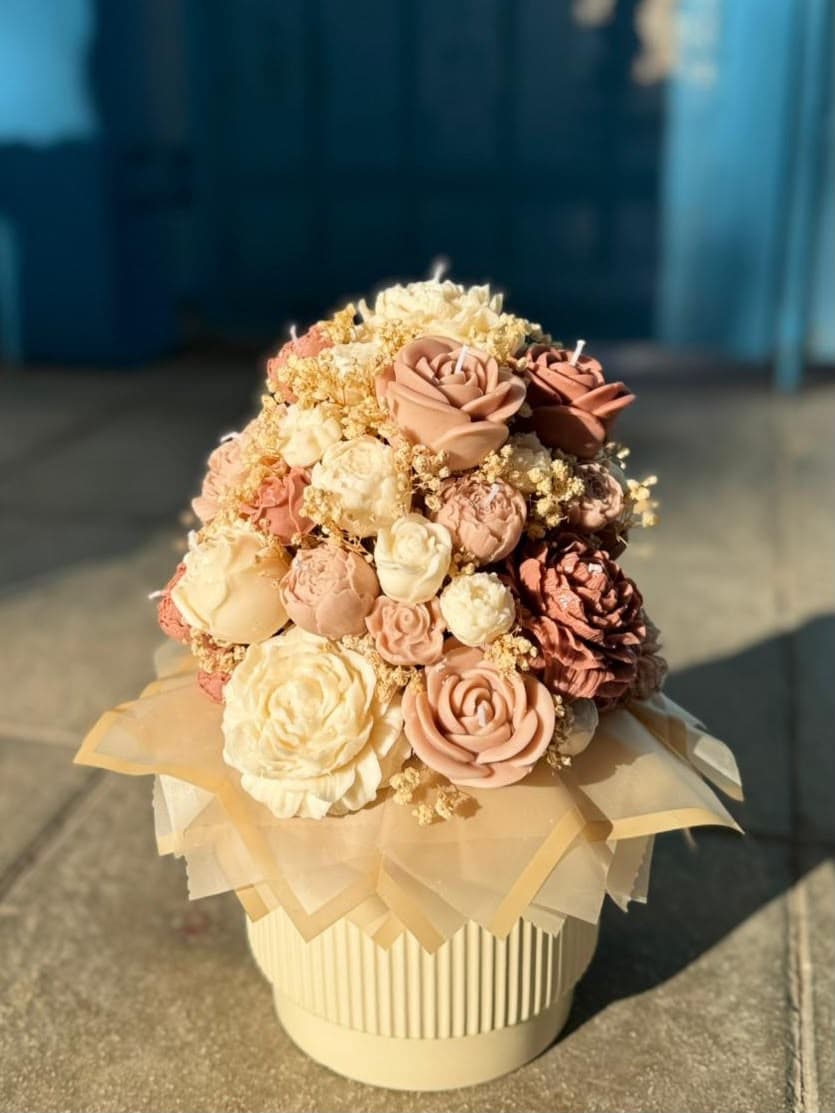 Luxury Candle Flowers in Ceramic Vase